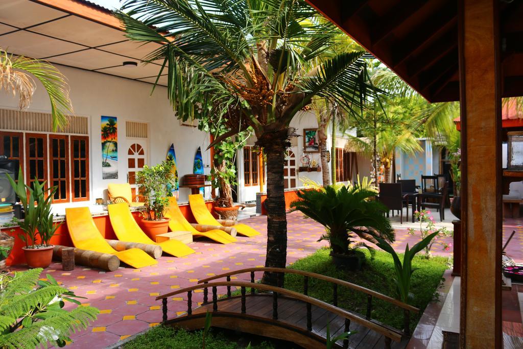Natural Surf House Hostel Himmafushi Exterior photo