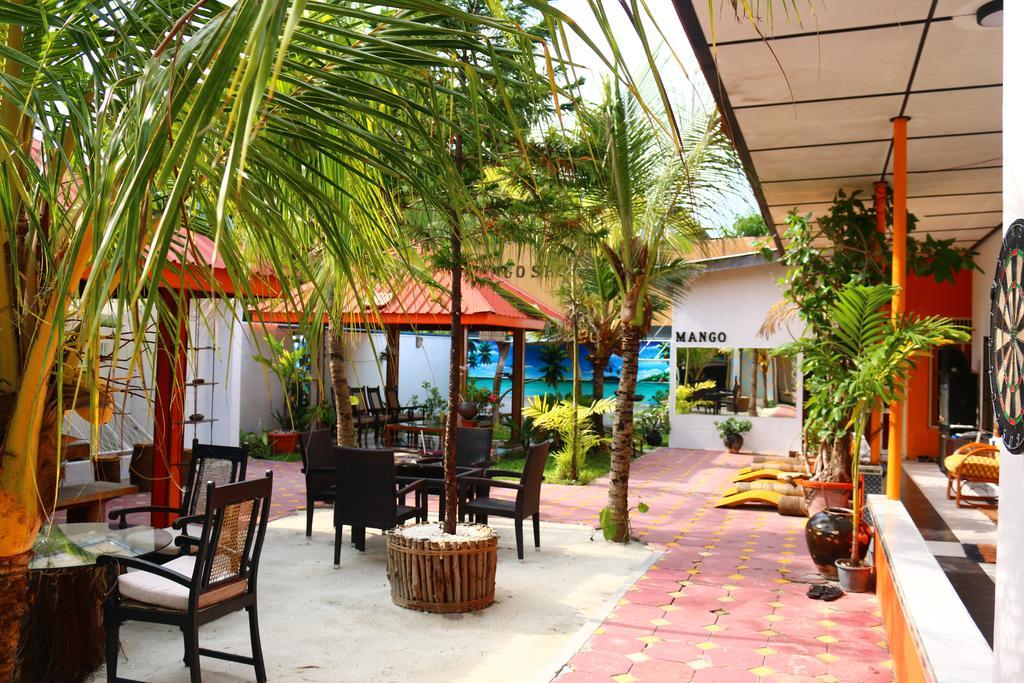 Natural Surf House Hostel Himmafushi Exterior photo